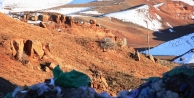 Narman'da Çöpler Peri Bacalarına Dökülüyor