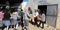Öğrencilerden Suriyeli sığınmacılara yardım...