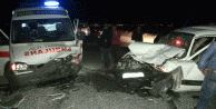 Panelvan, ambulansa çarptı: 3 ölü, 5 yaralı