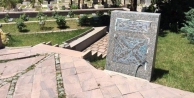 Sivas katliamı kurbanlarının anıt mezarına saldırı