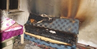 Sobanın devrilmesiyle yangın çıktı, 2 çocuk...