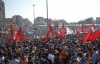 Taksim'de yüz binler toplandı