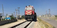 Tatvan-Elazığ seferini yapan yük treninin geçişi...