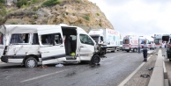 Turistleri taşıyan minibüs kaza yaptı: 9 yaralı
