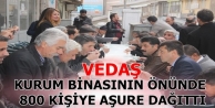 Vedaş,kurum binasının önünde 800 kişiye aşure...