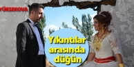 Yıkıntılar arasında düğün
