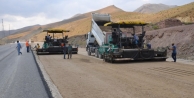 Yüksekova-Esendere Yolu Yenileniyor