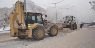 Yüksekova'da kar temizleme çalışması