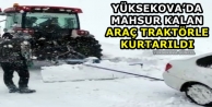 Yüksekova’da Mahsur Kalan Araç Traktörle Kurtarıldı