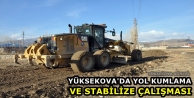 Yüksekova'da yol kumlama ve stabilize çalışması
