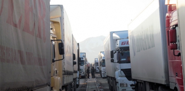 TIR kuyruğu yirmi kilometreyi aştı
