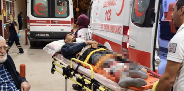 Tomruğun altında kalan gencin bacakları kırıldı