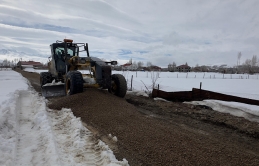 Yüksekova’da Yol Onarım ve Kumlama Çalışmaları Sürüyor