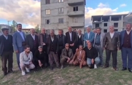 Hakkari’de “300 Kişi AK Parti’ye Geçti” İddiasına Köylülerden Tepki: “Bir Torba Makarnaya Parti Değiştirmeyiz”