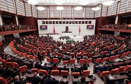 Çözüm sürecinde kritik aşama: AK Parti çerçeve yasa teklifini imzaya açtı