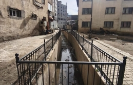 Yüksekova’da Pizok Deresi’ne Güvenlik Korkulukları Takıldı