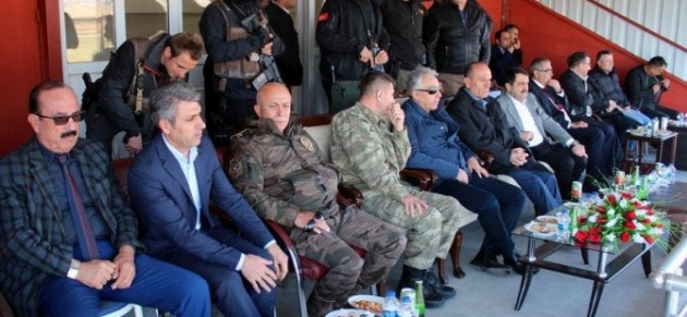 Vali Toprak: Yüksekovabelediyespor maçını izledi!