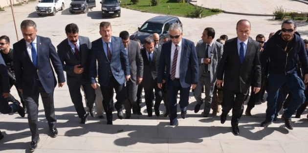 Vali Toprak Yüksekova'da incelemelerde bulundu!