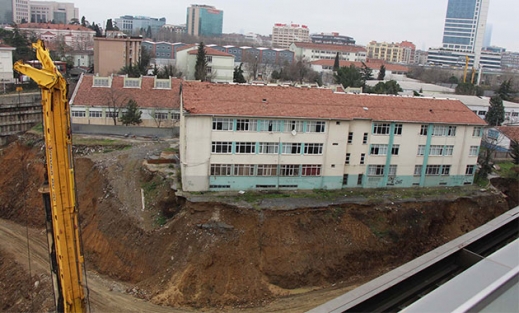 Valilik saat 14'te 'eğitim durdu' dedi, öğrenciler saat 17'de binada görüntülendi 