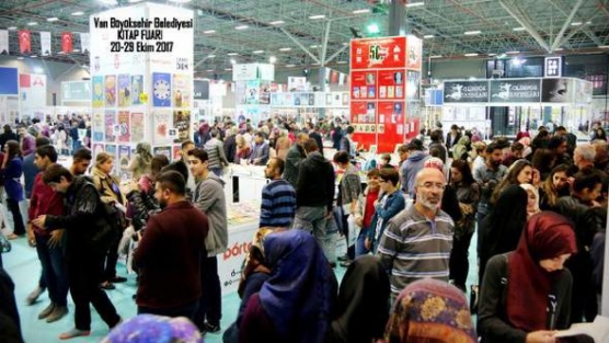 Van kitap fuarını 10 günde 115 bin kişi ziyaret etti