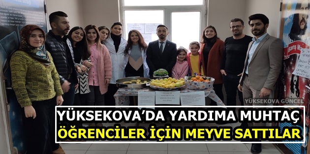 Yüksekova’da yardıma muhtaç öğrenciler için meyve sattılar  
