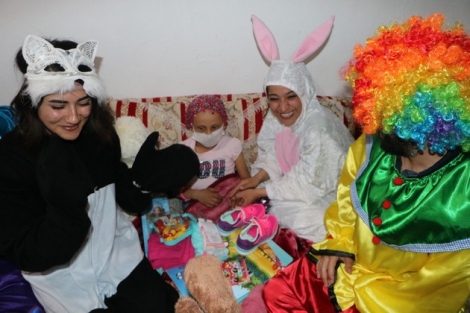 Zozan'ı Asmin Sanat Tiyatrosu oyuncuları yalnız bırakmadı