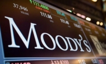 Moody's 13 bankanın kredi notunu düşürdü