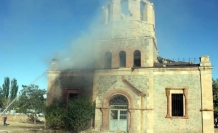 Tarihi Oltu Rus Kilisesi'ni yaktılar