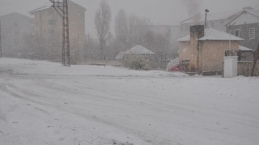 Yüksekova'da Lapa Lapa Kar Yağışı