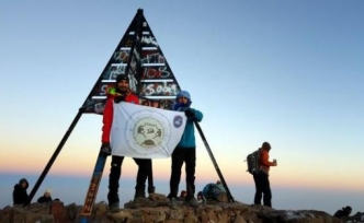 Vanlı dağcı 4 bin 167 metrelik Toubkal Dağı'na tırmandı