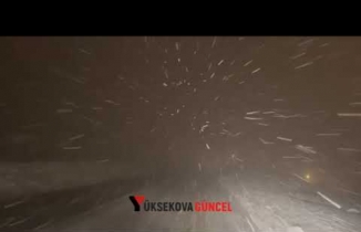 Kar yağışı Yüksekova-Esendere Karayolunu Ulaşıma Kapattı
