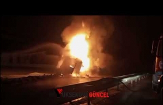 Yer Yüksekova: Alevlerin arasında kalan yaralı oğlu için canını hiçe saydı