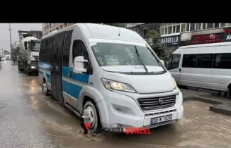 Yüksekova'da Caddeler Göle Döndü