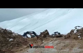 Yüksekova'da Heyelan Sonucu Kapan Onbaşılar Köyün Yolu Kontrollü Bir Şekilde Açıldı