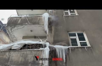 Yüksekova'da Soğuk Havalar Etkili oldu: Çatılarda Buz Sarkıtları Oluştu