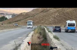 Yüksekova'da Yolun Ortasında Korkuluksuz Kanal Tehlike Saçıyor