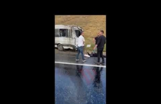 Yüksekova-Van Karayolunda Minibüs Kontrolden Çıktı: 10 Yaralı