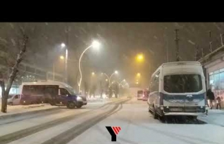 Yüksekova’da kar yağışı etkisini artırdı