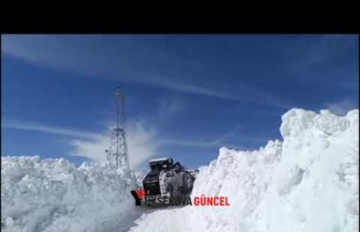 Yüksekova’da Karla Mücadele Sürüyor