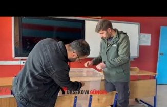 Yüksekova’da sandıklar okullara yerleştirildi