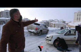 Yüksekova’da sürücüler piste dönen yolda zor anlar yaşadı