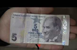 Yüksekovalı Genç, Hatalı Basılan 5 Lirayı 25 Bin Tl’ye Satışa Çıkardı