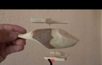 Yüksekovalı genç odasını atölyeye çevirerek ağaçtan maketler yapıyor