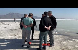 Yüksekovalılar Kuruyan Urmiye Tuz Gölünü Gezdi